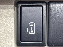 【パワースライドドア】スマートキーや運転席のスイッチでスライドドアの開閉が可能♪電動だから力を入れてドアを開ける必要が無く、小さいお子様でも、重い荷物を持っている時もラクに開け閉めできます♪