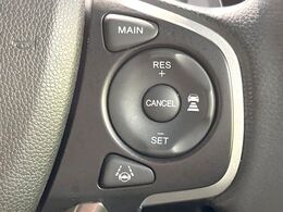 【ホンダセンシング】走行中に前方の車両等を認識し、衝突しそうな時は警報とブレーキで衝突回避と被害軽減をアシスト。より安全にドライブをお楽しみいただけます。