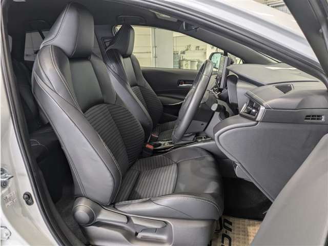 高いホールド性で運転姿勢が安定します。長距離ドライブでも疲れにくいのが魅力です。快適なドライビングライフをお送りください♪