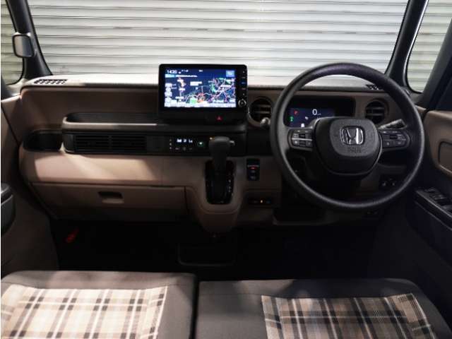 【室内】シートや内装各部への徹底した清掃を実施。