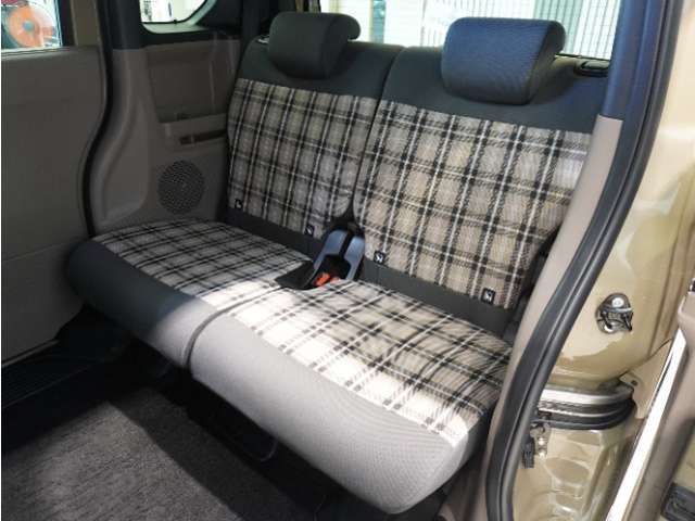 【セカンドシート】ゆったり快適に座っていただけますので、楽しくドライブに参加できます。