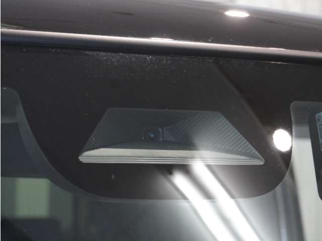 運転する人も、そうでない人も、家族みんなが安心して、自由にお出かけできる生活をサポートする先進機能。