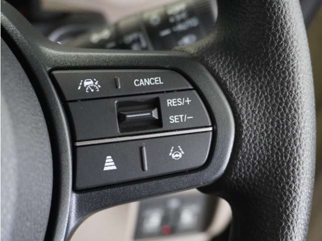 【ホンダセンシング】衝突を予測してブレーキをかけたり、前のクルマにちょうどいい距離でついていったりできる多彩な安心・快適機能を搭載した先進の安全運転支援システム。