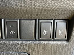 【両側パワースライドドア】スマートキーや運転席のスイッチで後席両側スライドドアの開閉が可能♪電動だから力を入れてドアを開ける必要が無く、小さなお子様でも簡単に開け閉めでき快適です♪