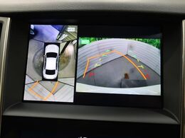 【アラウンドビューモニター】専用のカメラにより、上から見下ろしたような視点で360度クルマの周囲を確認することができます☆死角部分も確認しやすく、狭い場所での切り返しや駐車もスムーズに行えます。