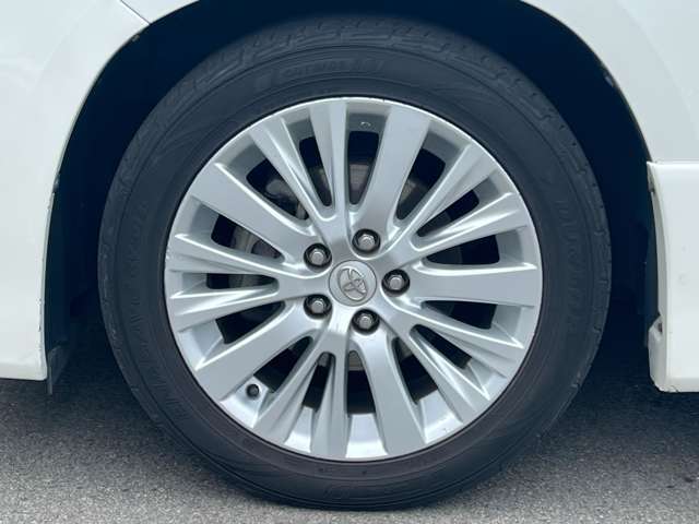 社外アルミホイールやローダウンサス・車高調・革調シートカバー・LEDヘッドライト・エアロパーツ・ナビ・バックカメラ・ETCなど社外パーツも販売・取り付け可能です。是非ご相談ください！