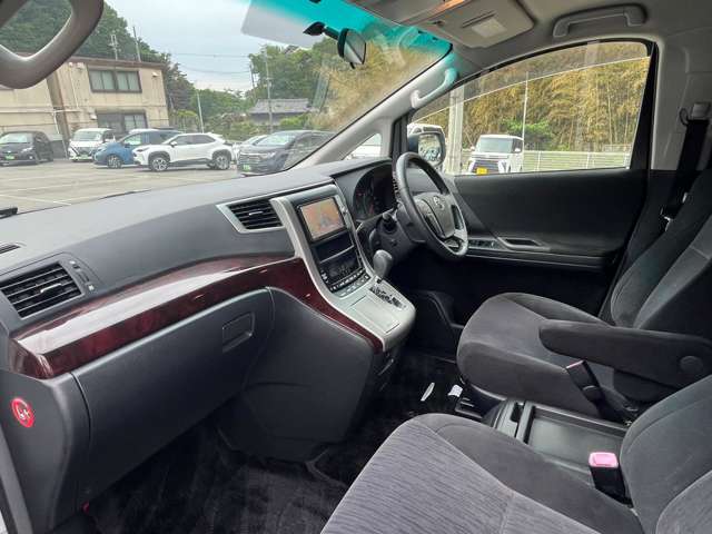 ルームクリーニングも隅々まで綺麗にしてお渡ししています。他店の車のクオリティと比較してください！店内にお子様の遊んで頂けるスペースもあります♪ごゆっくりお車選びが出来ます☆