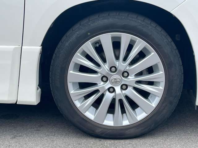 社外アルミホイールやローダウンサス・車高調・革調シートカバー・LEDヘッドライト・エアロパーツ・ナビ・バックカメラ・ETCなど社外パーツも販売・取り付け可能です。是非ご相談ください！