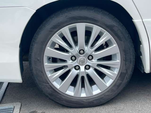 社外アルミホイールやローダウンサス・車高調・革調シートカバー・LEDヘッドライト・エアロパーツ・ナビ・バックカメラ・ETCなど社外パーツも販売・取り付け可能です。是非ご相談ください！