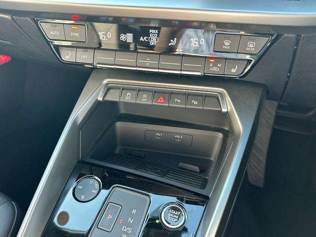 輸入車ディーラー採用のドライブレコーダーも選べます。万が一の事故際のお守りとしていかがでしょうか？その他さまざまなオプションをご用意しております。