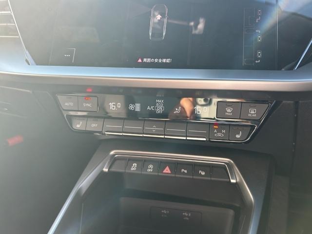 輸入車ディーラー採用のドライブレコーダーも選べます。万が一の事故際のお守りとしていかがでしょうか？その他さまざまなオプションをご用意しております。