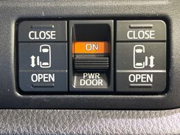 【両側パワースライドドア】スマートキーや運転席のスイッチで後席両側スライドドアの開閉が可能♪電動だから力を入れてドアを開ける必要が無く、小さなお子様でも簡単に開け閉めでき快適です♪