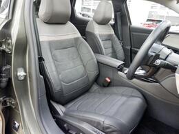 快適さとホールド性を高いレベルで両立させたアドバンスドコンフォートシート。