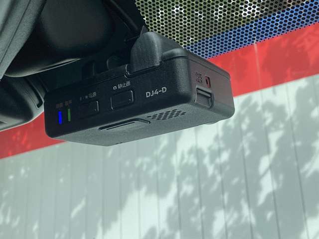 純正品・小型カメラなので視界の妨げにはなりません