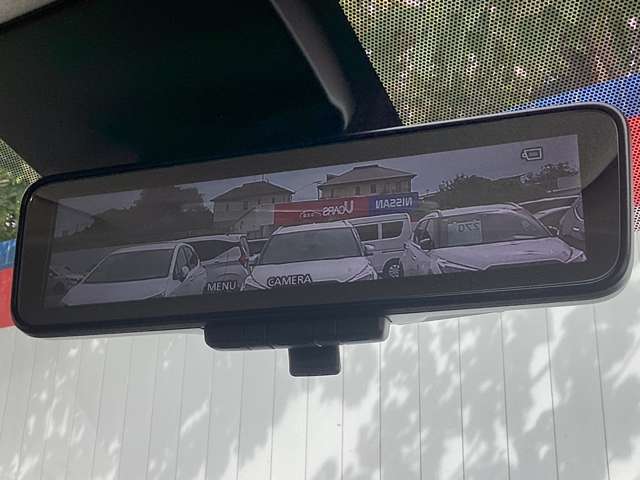 スマートルームミラーもついているので、トランクに荷物を多く積んでいても安心！