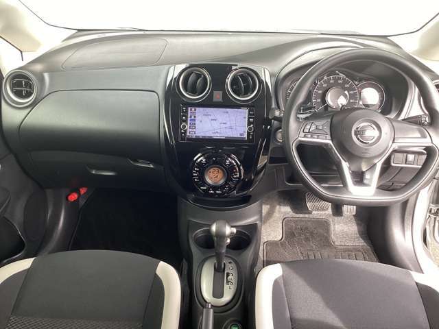 当店の展示車はルームクリーニング済ですのできれいな状態でご覧いただけます