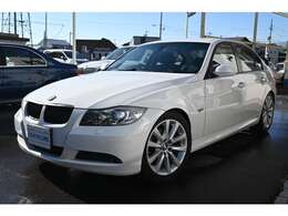 現在は純正のF10用18インチホイールを装着していますが225/45を使用しているので225/40に新品交換を予定しています。ほかにも3種類ほどのホイールと19インチなども在庫しています。