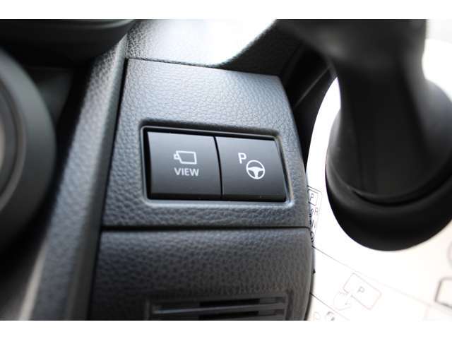 パノラミックビューカメラ切り替え、アドバンスドパーク（自動駐車支援機能）操作スイッチ