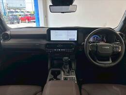 コックピット。車内もキレイで嫌な臭いもありません！ご納車後の臭いが付きにくくなる「空気触媒コーティング」もあります。