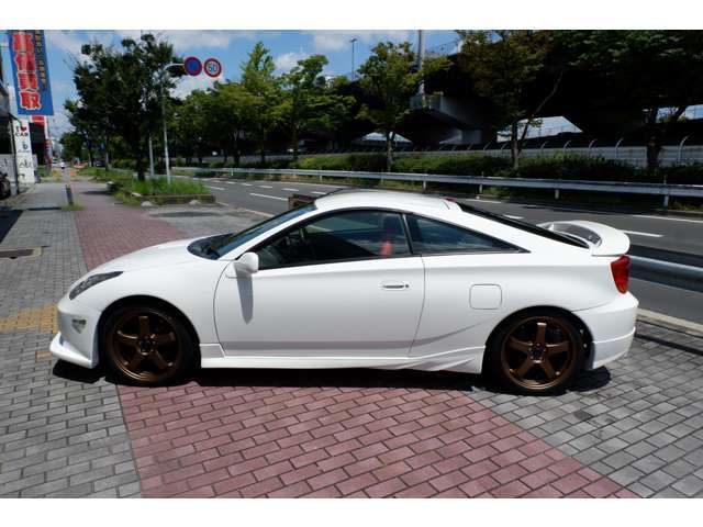 中古車は新車と違って全てコンディションが違います。走行距離や価格と数字に表れる所も大切ですが全てではありません。