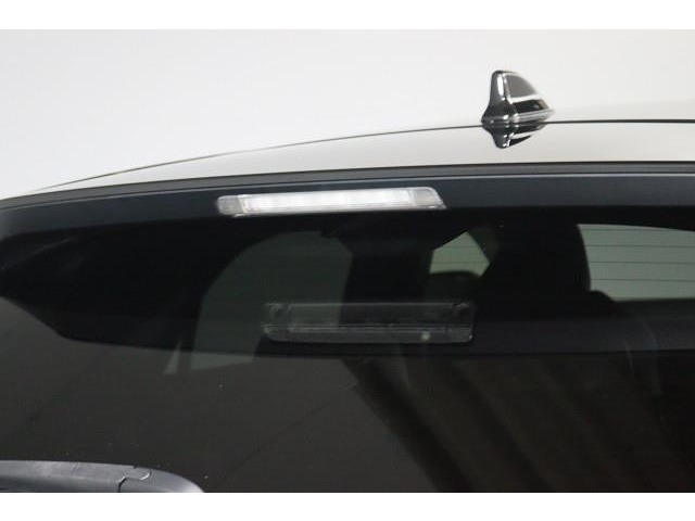 目線の高さに近いストップランプが、後続車にブレーキを踏んだことを知らせるので安全性もUPします。