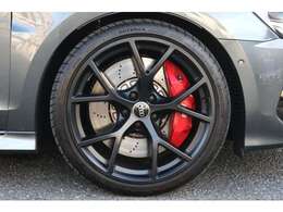 5スポークYデザインのマットブラック19インチホイールを装着しております！！