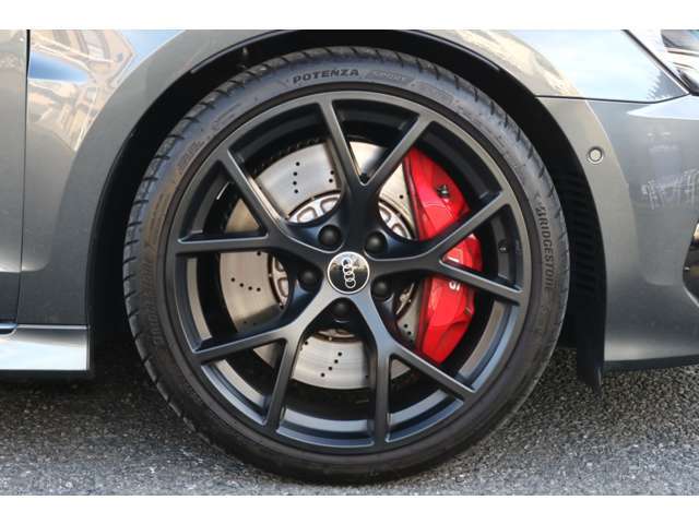 5スポークYデザインのマットブラック19インチホイールを装着しております！！