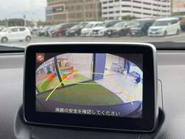 【バックモニター】後ろのカメラの映像がモニターに映し出されるので、後方の見えない死角や、障害物との距離感などもしっかり安全確認することができます！