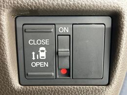 【パワースライドドア】スマートキーや運転席のスイッチでスライドドアの開閉が可能♪電動だから力を入れてドアを開ける必要が無く、小さいお子様でも、重い荷物を持っている時もラクに開け閉めできます♪