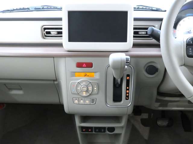 現車はオーディオが付いていない状態です。お客様のライフスタイルに合わせて、ナビゲーションやディスプレイオーディオなどのご提案をさせていただきます。お気軽にご相談くださいね。