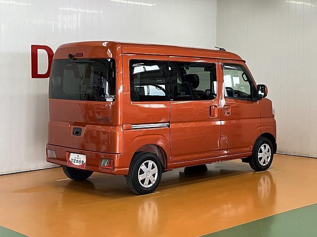 右後ろから