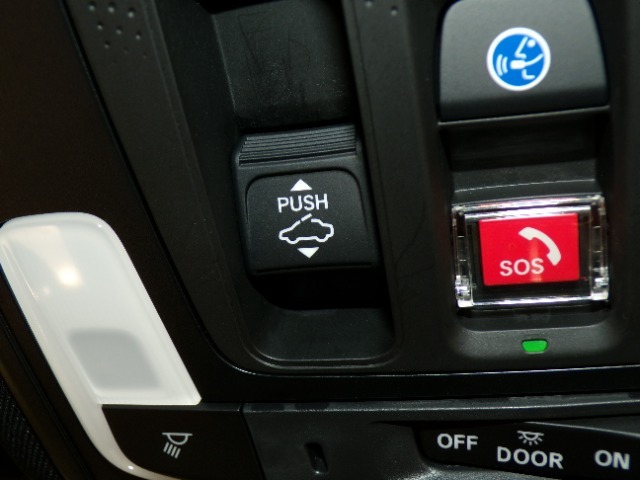 【サンルーフ】開放感あるれるサンルーフです！紫外線や赤外線をカットするガラス採用で快適な空間でドライブを楽しめます。