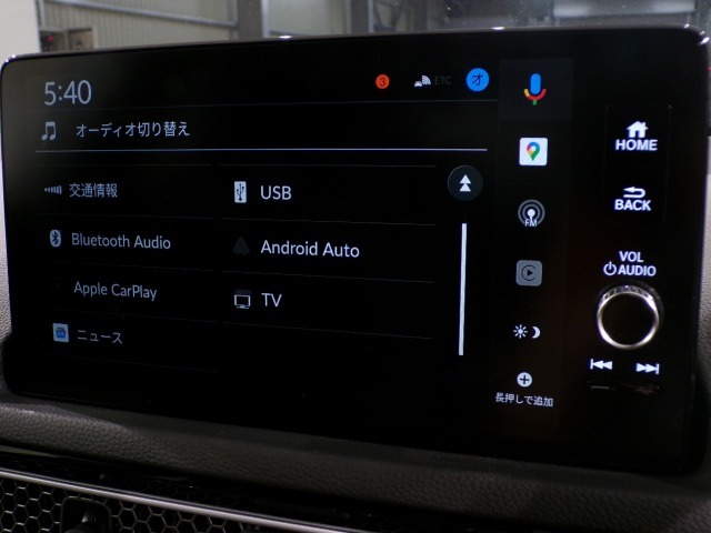 CD、DVD、Bluetooth、AM、FM、スマートフォン接続ができます。