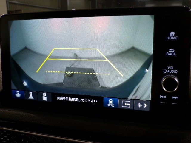 バックカメラもあるので後退時も安心です。