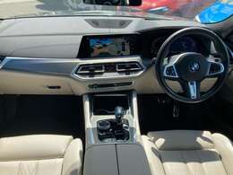 レザーシート　純正ナビ　全周囲モニター　Mスポーツブレーキ　MエアロダイナミックPKG　マッサージ機能付きフロントシート　シートヒーター＆エアコン　4WD　パドルシフト