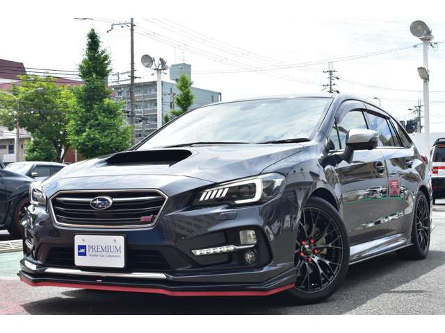 正当派STIスタイリング。。。STIスポイラーでよりスポーティーなエクステリアに変貌。。。大変きれいなお車でお探しの方には必ずやご満足していただけます。