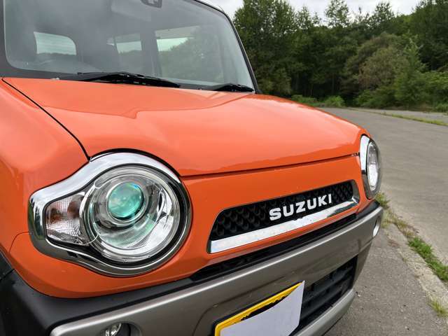 HIDヘッドライトで夜道も安心♪グリルエンブレムも小細工して交換。味わい深い一台となっております。