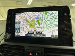 メーカーオプション、純正ナビ搭載。