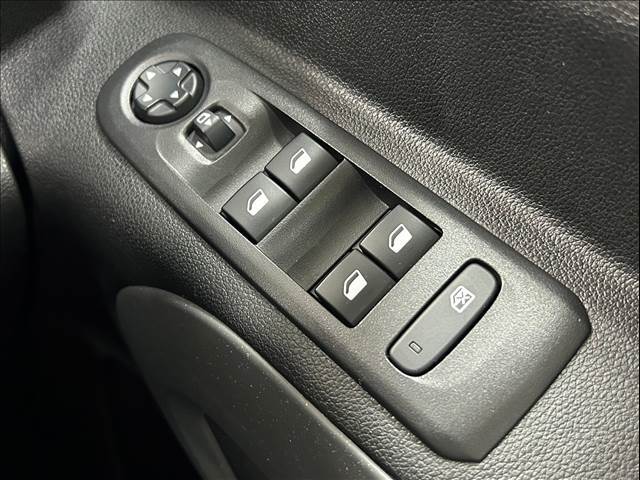 自動車と一緒に任意保険もご相談下さい。専任スタッフがお車に合った内容をご提案させていただきます。