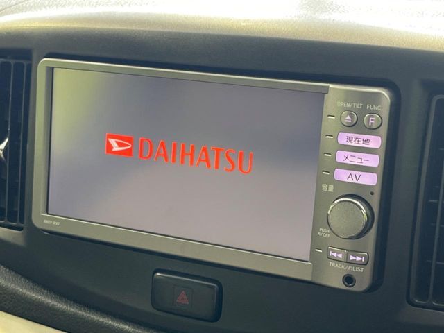 【純正ナビ】人気の純正ナビを装備。オーディオ機能も充実しており、Bluetooth接続すればお持ちのスマホやMP3プレイヤーの音楽を再生可能！毎日の運転がさらに楽しくなります！！