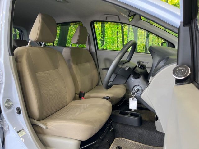 運転席シート廻りは使用感も少なく、良好な状態となっています。丁寧に使われていたことがよくわかりますね。