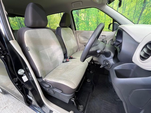 運転席シート廻りは使用感も少なく、良好な状態となっています。丁寧に使われていたことがよくわかりますね。