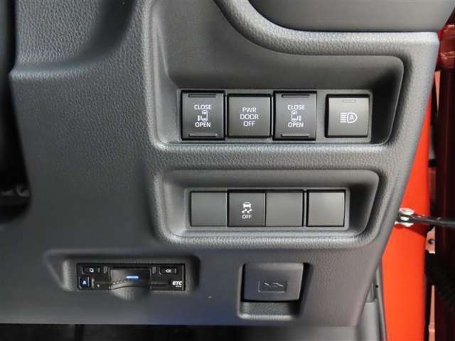 両側電動のスライドドアで楽々スムース！運転席からも開閉の操作もできます♪キーのスイッチひとつで自動開閉できる便利な機能もついてます♪
