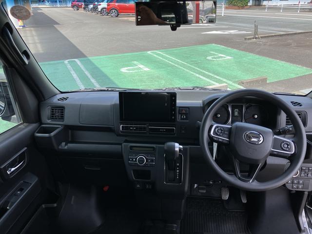 ご納車前には、法定12ヶ月点検相当の点検を実施いたします。プロの整備スタッフが点検をするので、安心して中古車にお乗りいただけます。