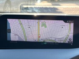 【マツダコネクトナビ】車内の雰囲気にマッチした一体型タイプのナビ。各種車輌設定やBluetooth再生等、様々な機能が楽しめます。直感的なダイヤル操作が可能で、使い勝手も良好です。
