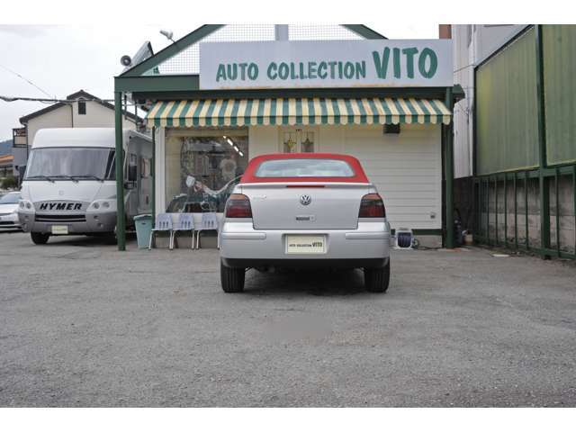 後方、新品ソフトトップ（赤キャンバス地）