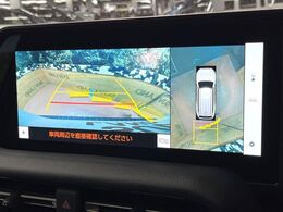 【パノラミックビューモニター】専用のカメラにより、上から見下ろしたような視点で360度クルマの周囲を確認することができます☆死角部分も確認しやすく、狭い場所での切り返しや駐車もスムーズに行えます。