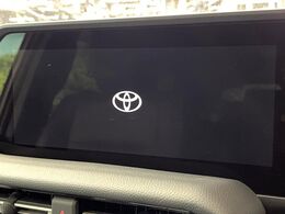 【12.3インチディスプレイオーディオ】スマートフォンと連携が可能な大画面ディスプレイオーディオです。スマートフォンのナビ機能を使用したり、Bluetooth接続で音楽もお楽しみいただけます！