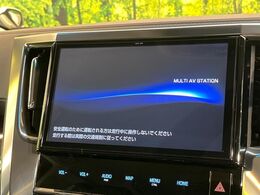 【純正10型ナビ】人気の純正ナビを装備しております。ナビの使いやすさはもちろん、オーディオ機能も充実！キャンプや旅行はもちろん、通勤や買い物など普段のドライブも楽しくなるはず♪