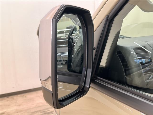 店内商談ルームには無料ドリンク、キッズルーム完備！お子様を退屈させることなくゆっくりお気に入りの一台を探していただけます！屋内にも展示ルームがございますので雨の日や雪の日もじっくりご覧いただけます！